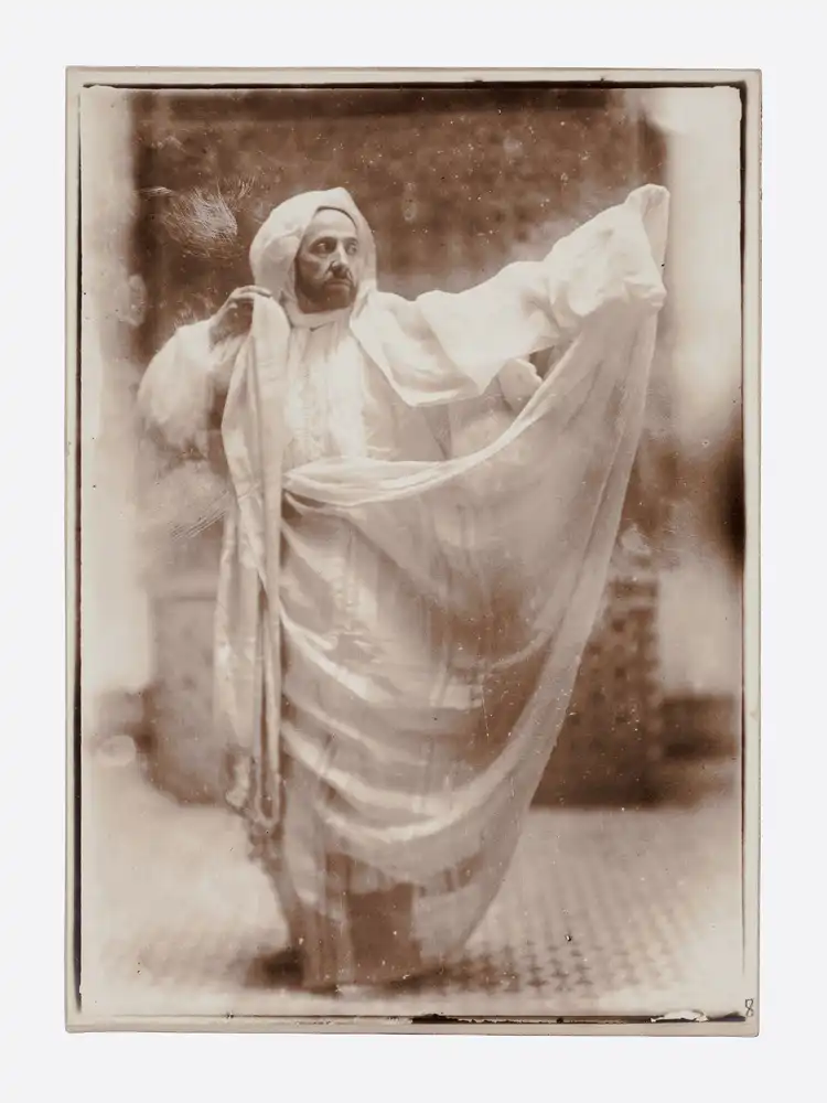 Sujet drapé, photographie attribuée aux travaux de Clérambault